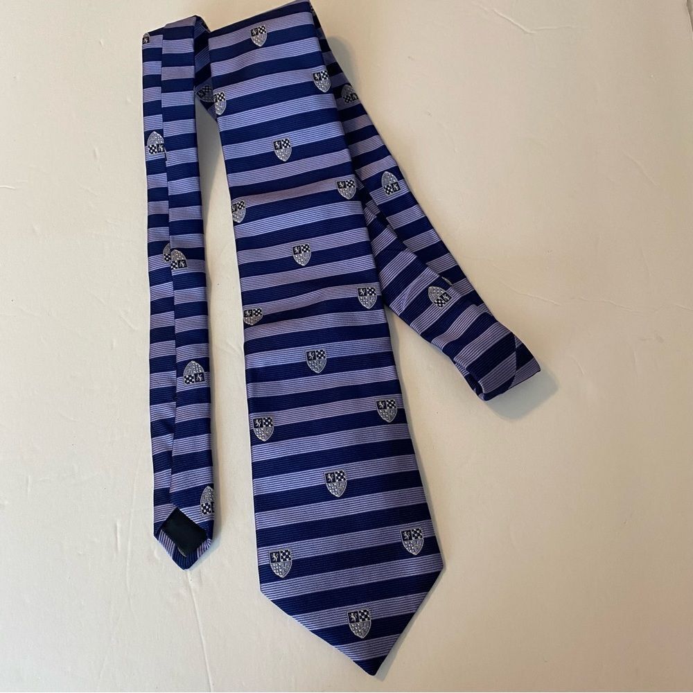 Brooks Brothers makers 100% Silk made in USA Blue pinstripe crest tie